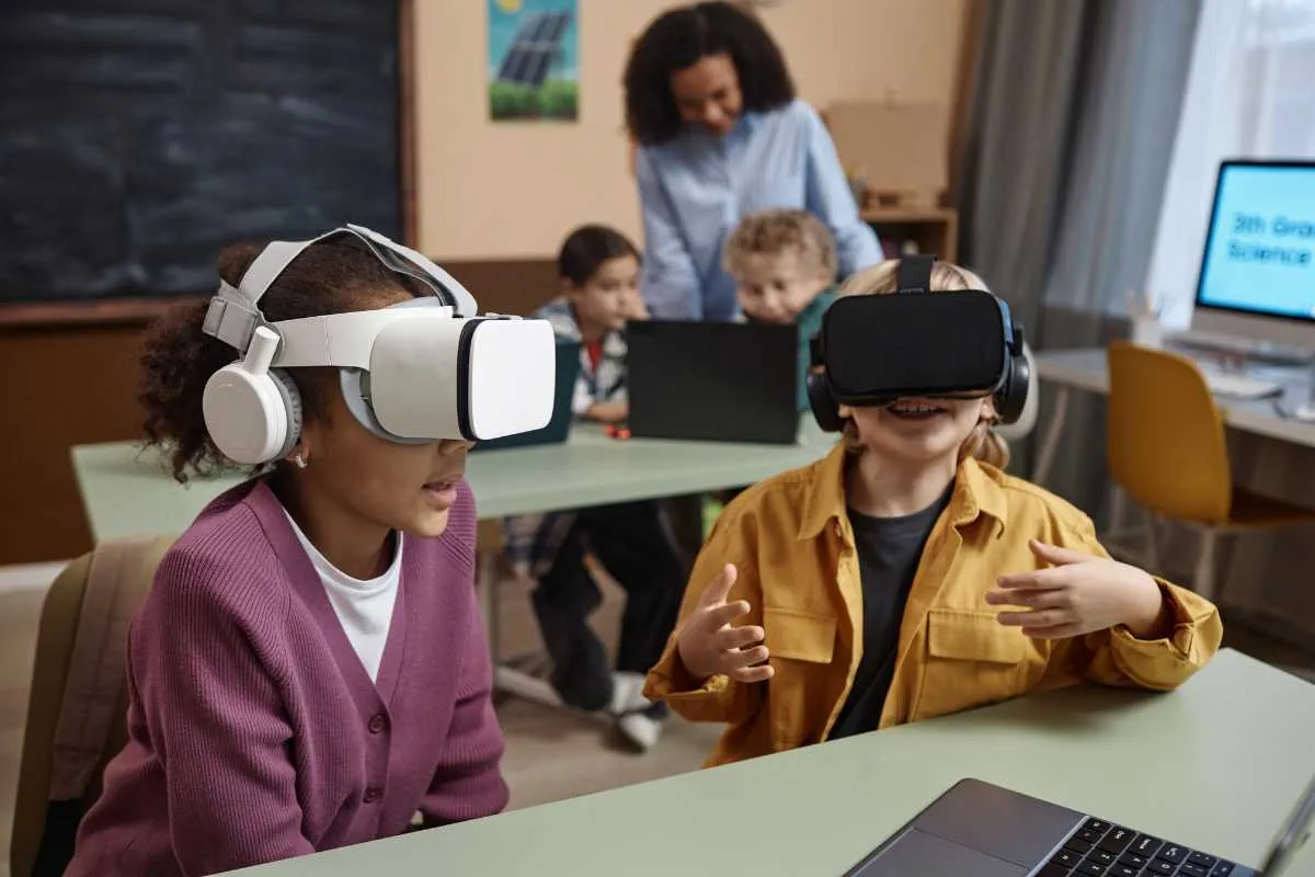 From-Textbooks-to-Holograms_-How-AR-in-Education-Is-Revolutionizing-Learning-Experiences